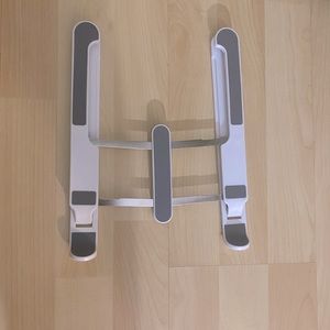 Foldable laptop stand. Adjustable, portable and easy to carry. For all laptops.